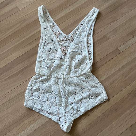 NWT Victoria’s Secret Crochet Romper Sz M - Picture 3 of 6